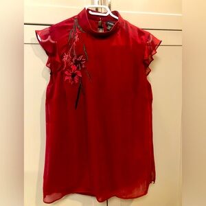 Ladies Medium Embroidered Top: Le château